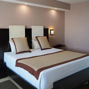 https://cafe-de-rome-hotel.hotelsdakar.com