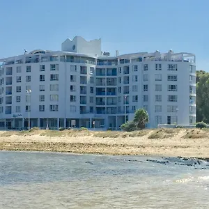 https://ocean-breeze-hotel.hotels-capetown.com